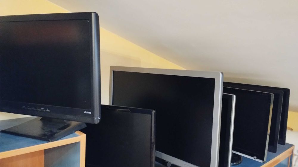 Monitory różne do komputera