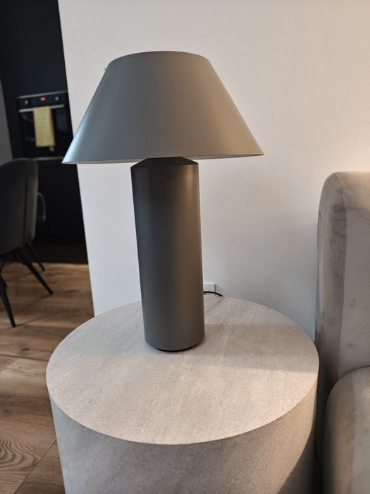 Metalowa lampa stołowa na dwie żarówki