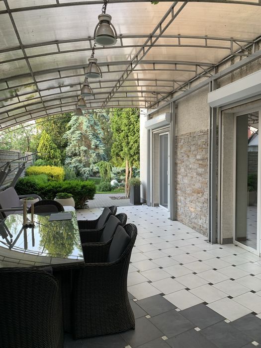 Продам 3-х поверховий  стильний будинок