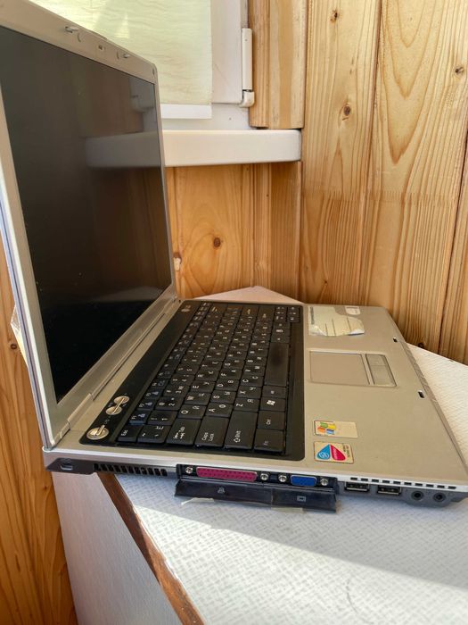 LG LM40 ноутбук працюючий