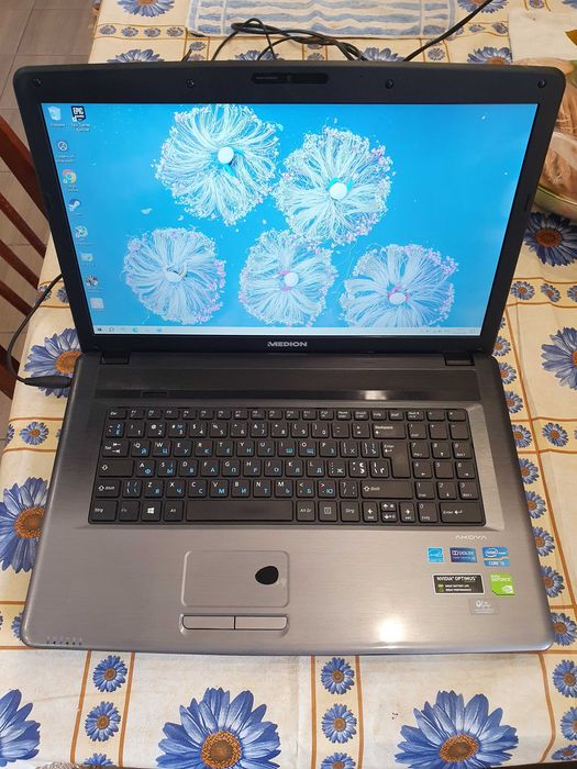 Ноутбук Medion p7818 / 4 ядра / 16 ОЗУ / 256 SSD