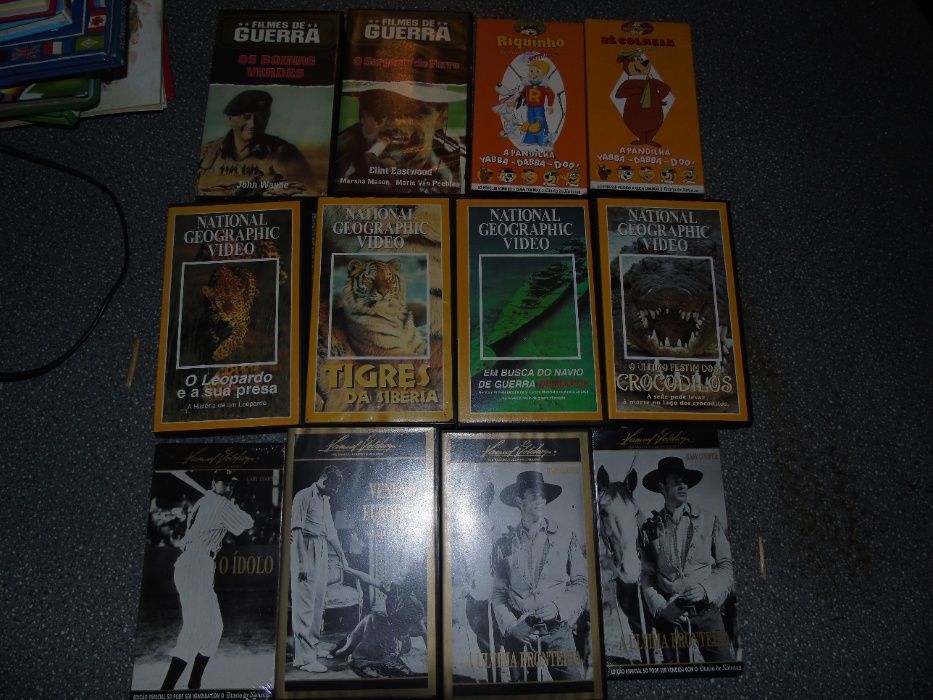 Cassetes VHS de vários filmes e desenhos animados