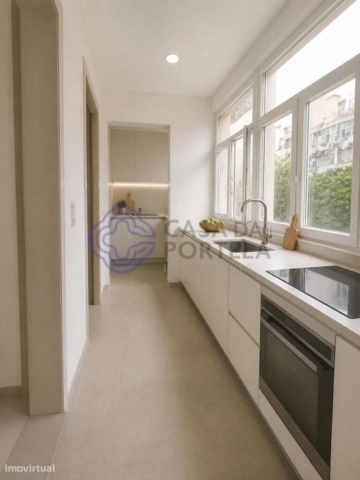 Apartamento T3 novo remodelado com logradouro de 15 m2 em prédio total