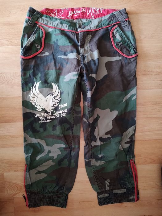 House | spodnie | rybaczki | moro | khaki | zamki | czerwone obszycia