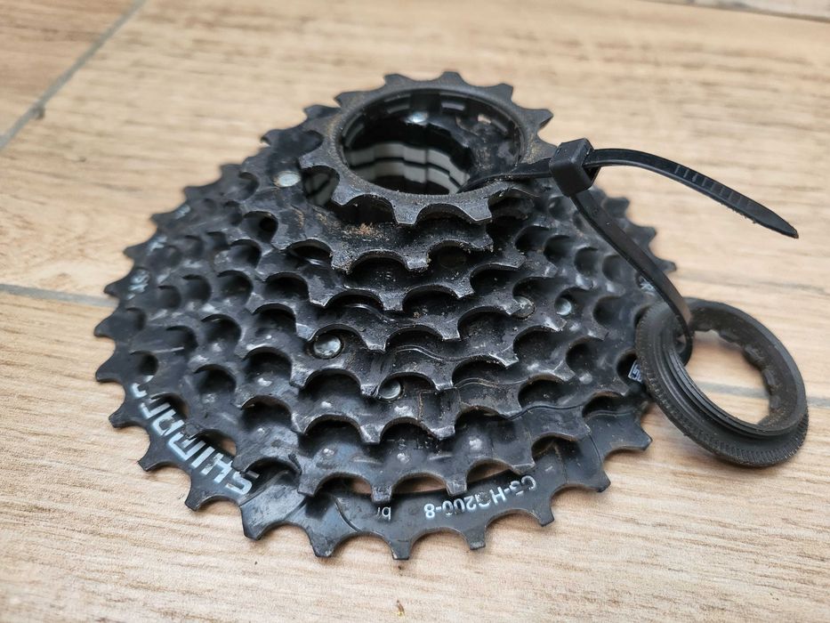 задній перемикач Shimano Altus RD M-2000