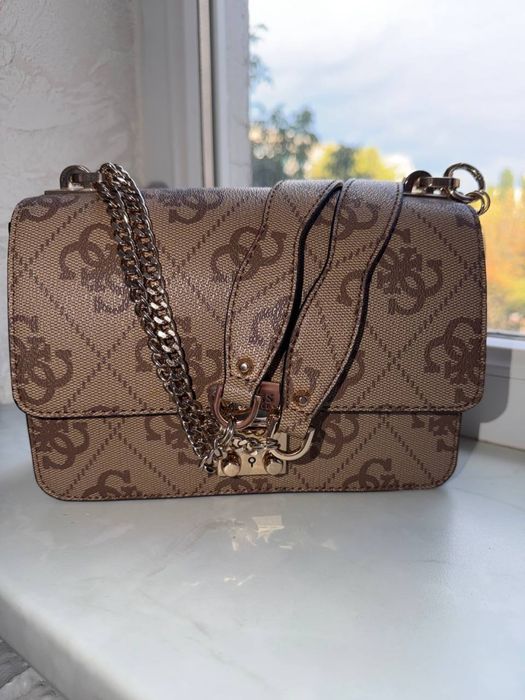 Продам сумку Guess