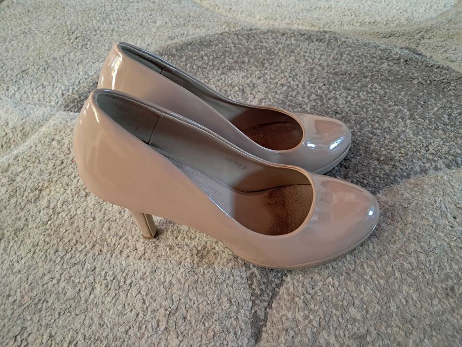 Buty damskie na wysokim obcasie