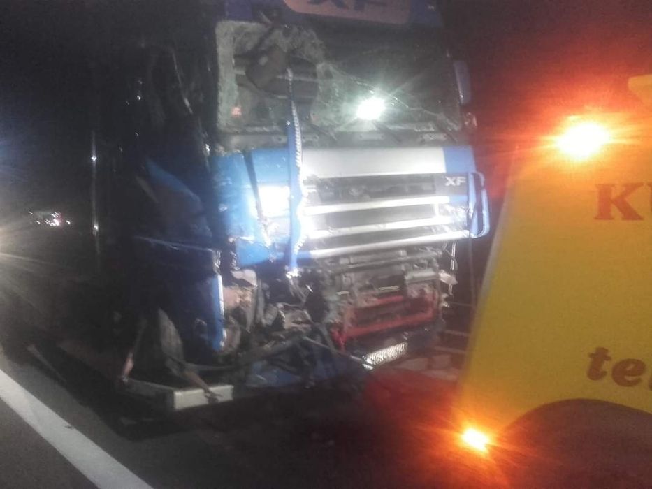 Holowanie tir  Pomoc drogowa transport maszyn