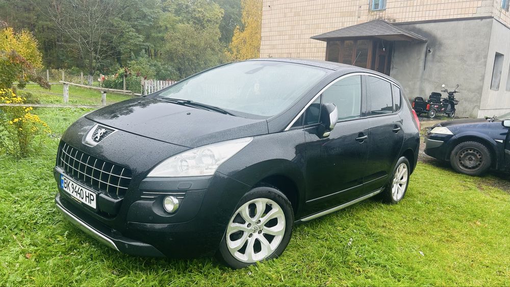 авто Пежо 3008 чорного