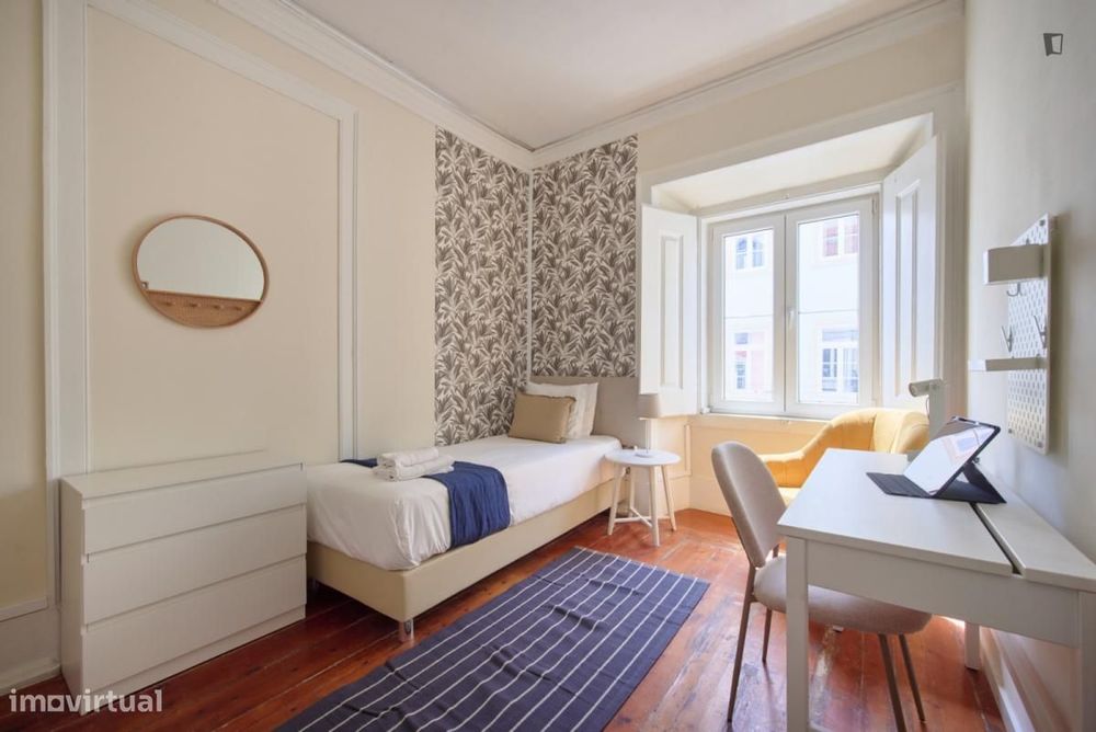 Quarto - localizado em Santos Lisbon