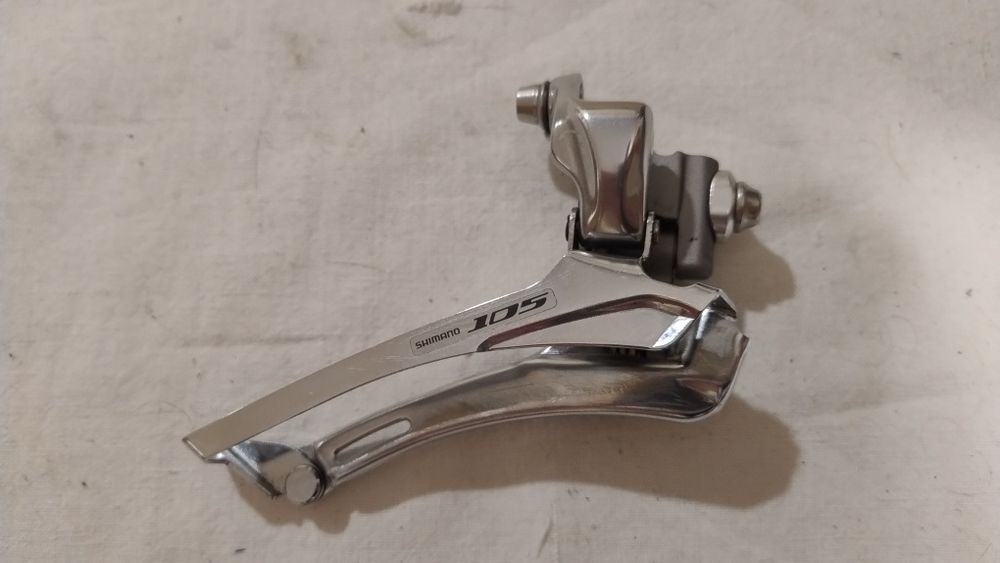 Desviador frontal Shimano 105 FD 5700 de 10v.