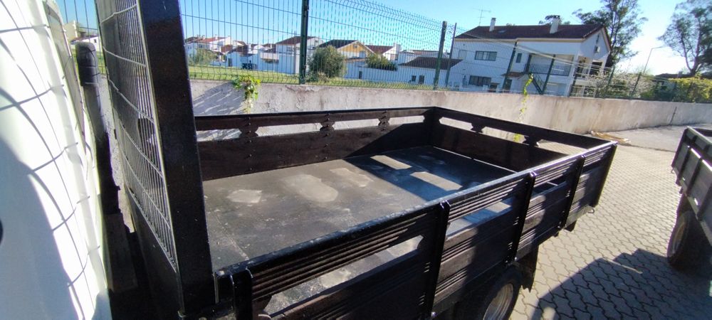2 Hyundai H100. Vendo uma delas.