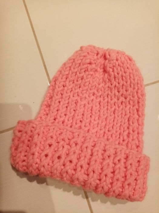 Czapka wełniana ręcznie robiona handmade koralowy