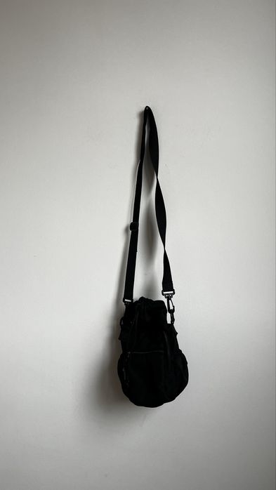 Czarna Nerka torebka crossbody na ramię podróżna saszetka na butelkę
