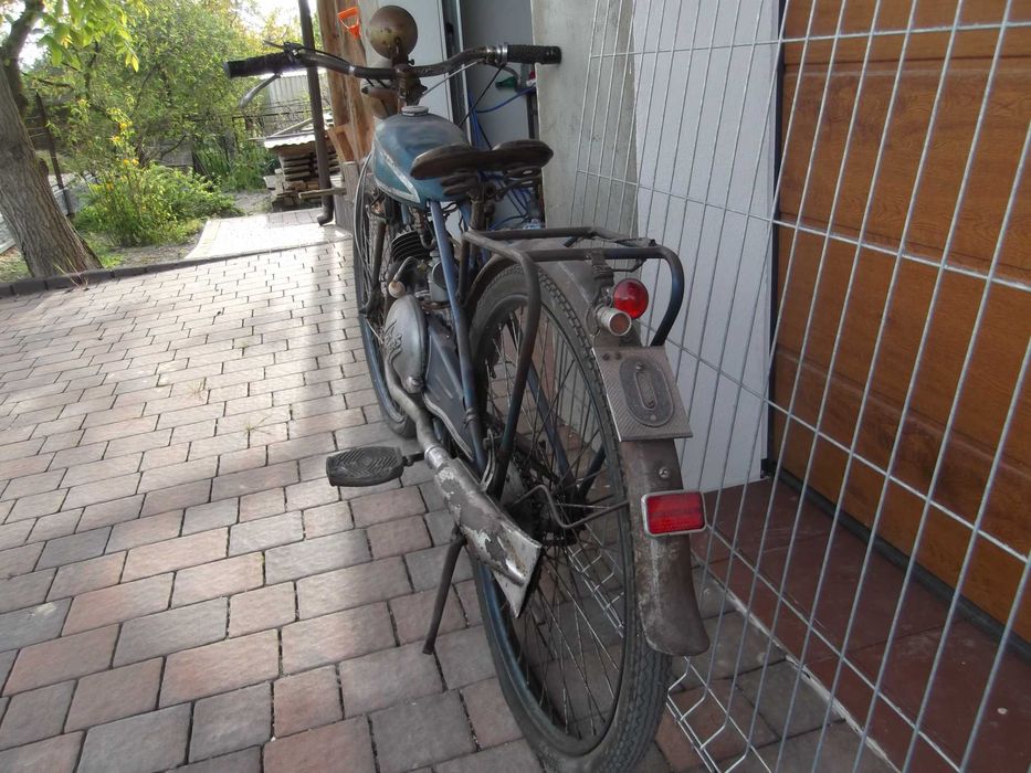 Zabytkowy rower, motocykl z silnikiem Villiers 98