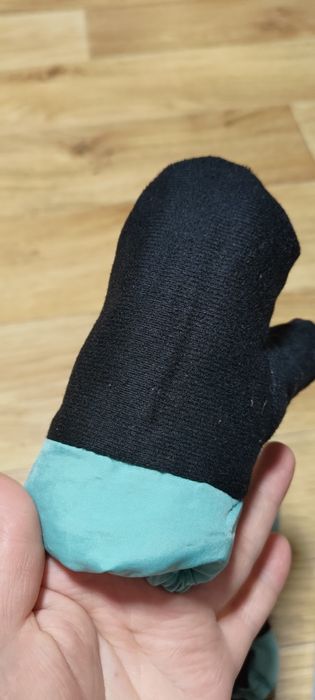 2,5-3 роки зимова шапка шолом, рукавиці краги не промокає, зимові