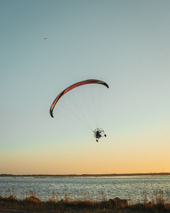 Voo de paramotor pelas praias de aveiro