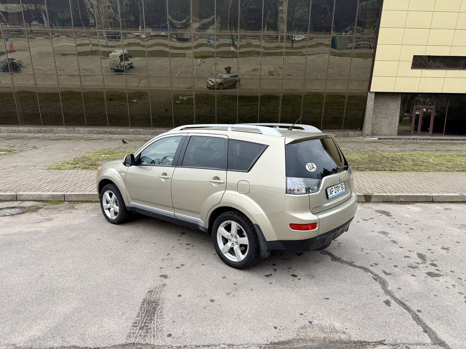 Mitsubishi Outlander XL