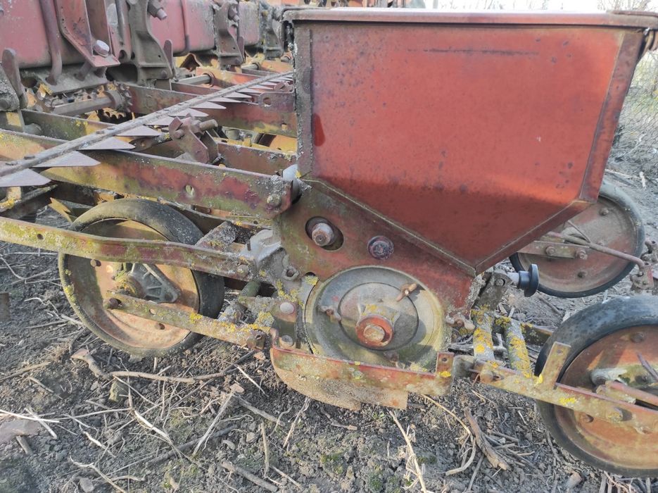 Продам секції бурякової сівалки