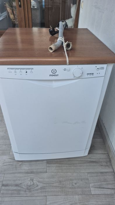 Посудомийна INDESIT (на запчастини / під ремонт)