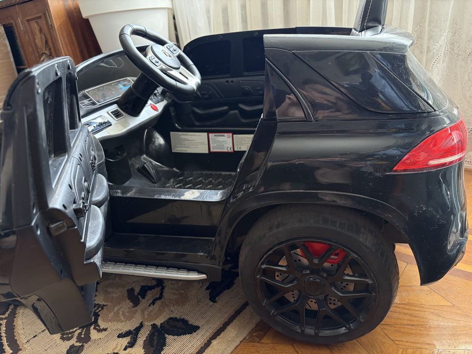 Дитячий електромобіль на пульті керування