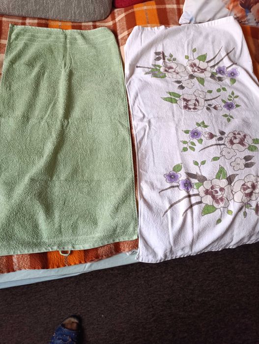 Ręczniki łazienkowe duże kąpielowe  i małe - cały zestaw . za 130 zł.