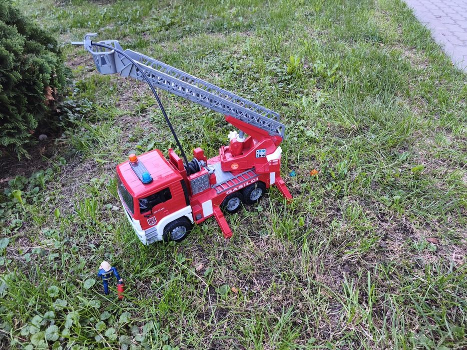 Wóz strażacki MAN Bruder 02771 + figurka