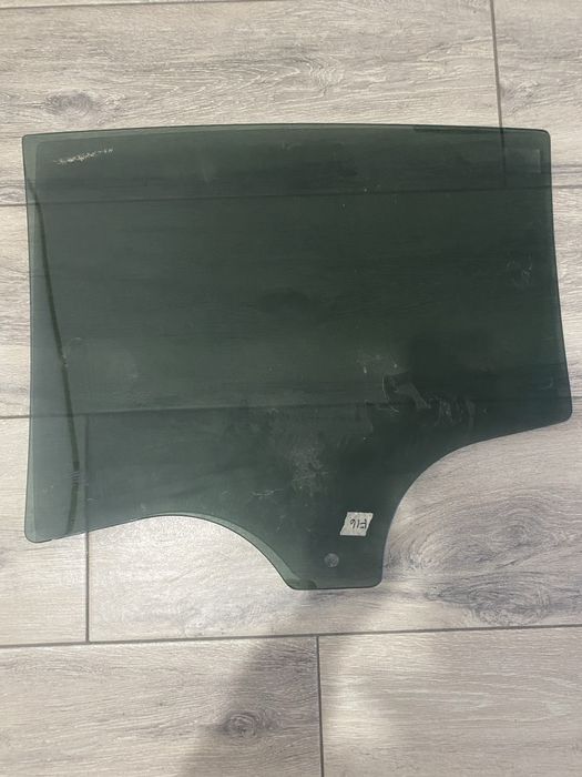 Стекло задней правой двери на X 6