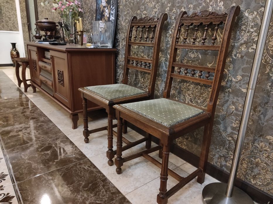 Стіл і 6 Стільців (Антикваріат)