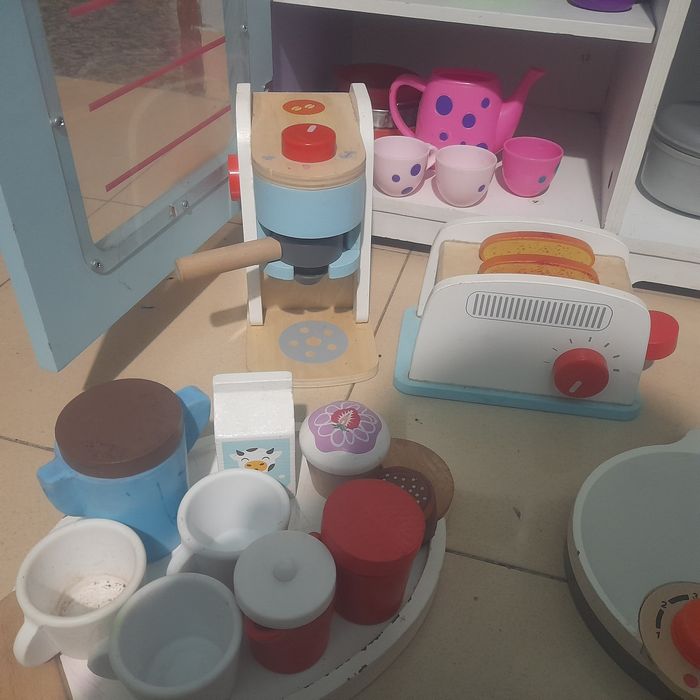Vendo cozinha de criança com acessórios