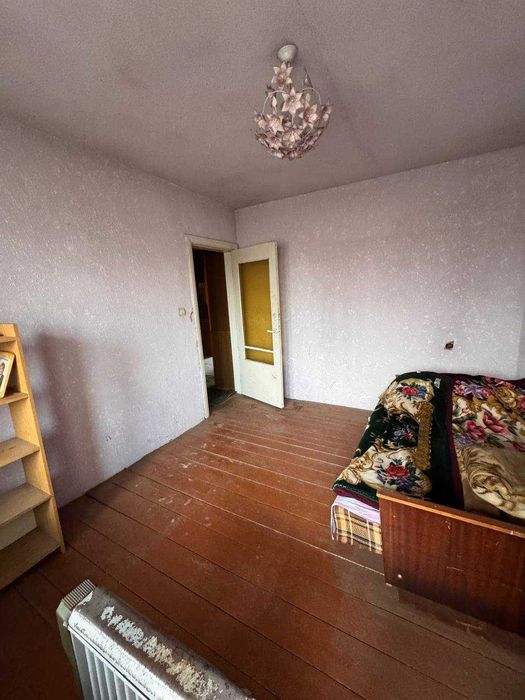 Продається квартира в Боянах (центр)