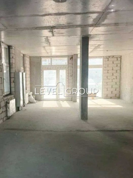 Продаж фасадного комерційного приміщення  ЖК Варшавський 1