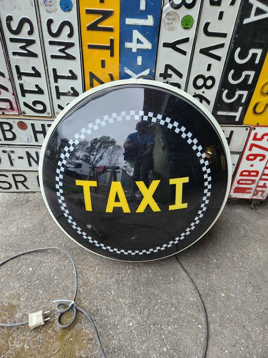 Neon reklama baner podswietlany taxi