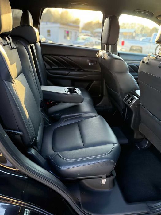 Mitsubishi Outlander      2020