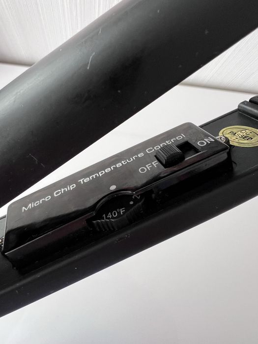 Вирівнювач для волосся