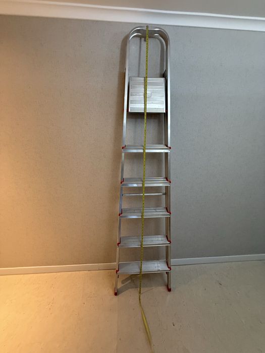 Escadote de Aluminio com 6 degraus