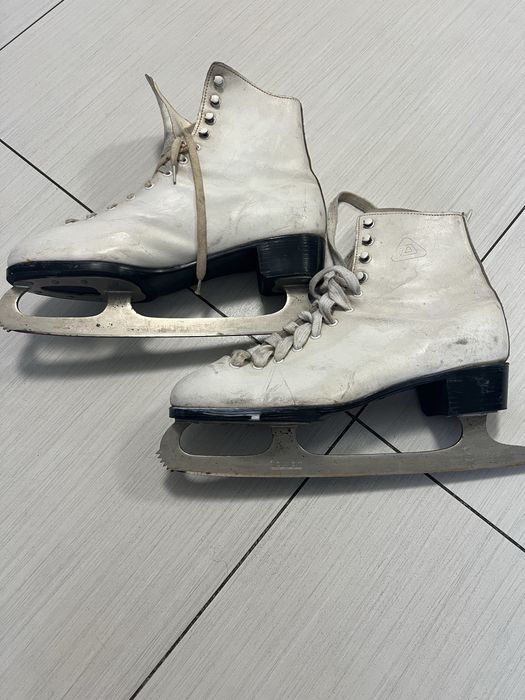 Жіночі ковзани Daoust та лижні ботинки