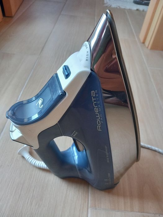 Ferro de Engomar Rowenta Pro Master 2700W