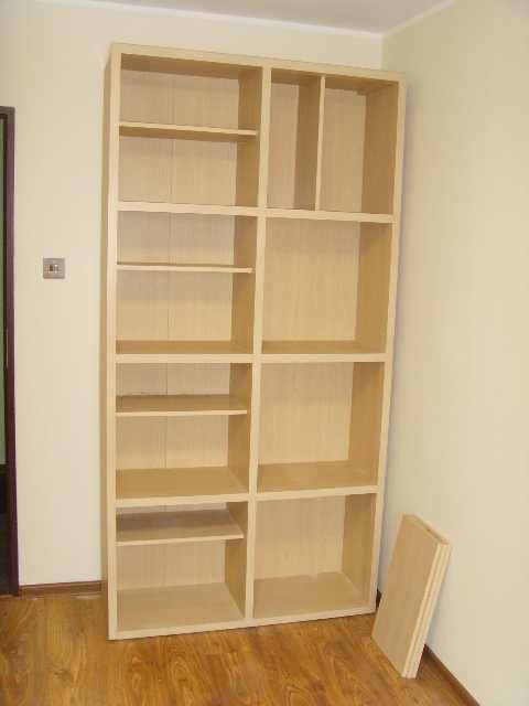 Regał solidny i praktyczny