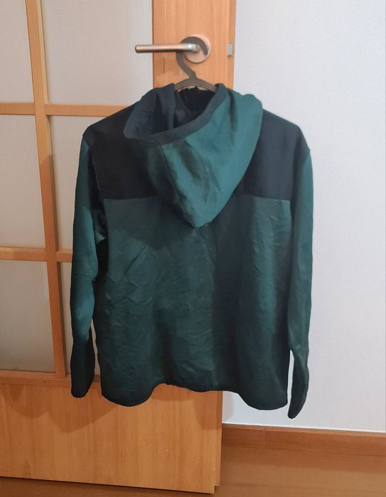 Casaco Reebok com capuz