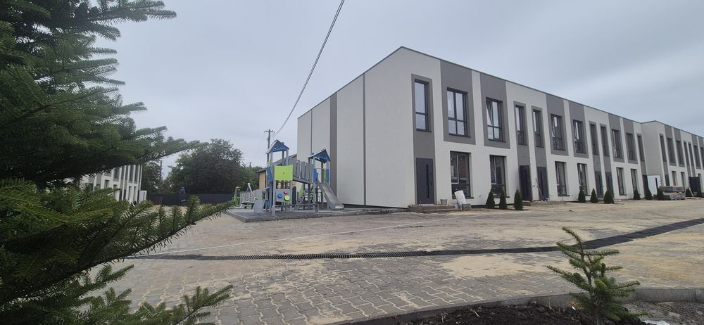 Таунхаус в престижному районі! Паркомісце,  дитячий майданчик, тераса!