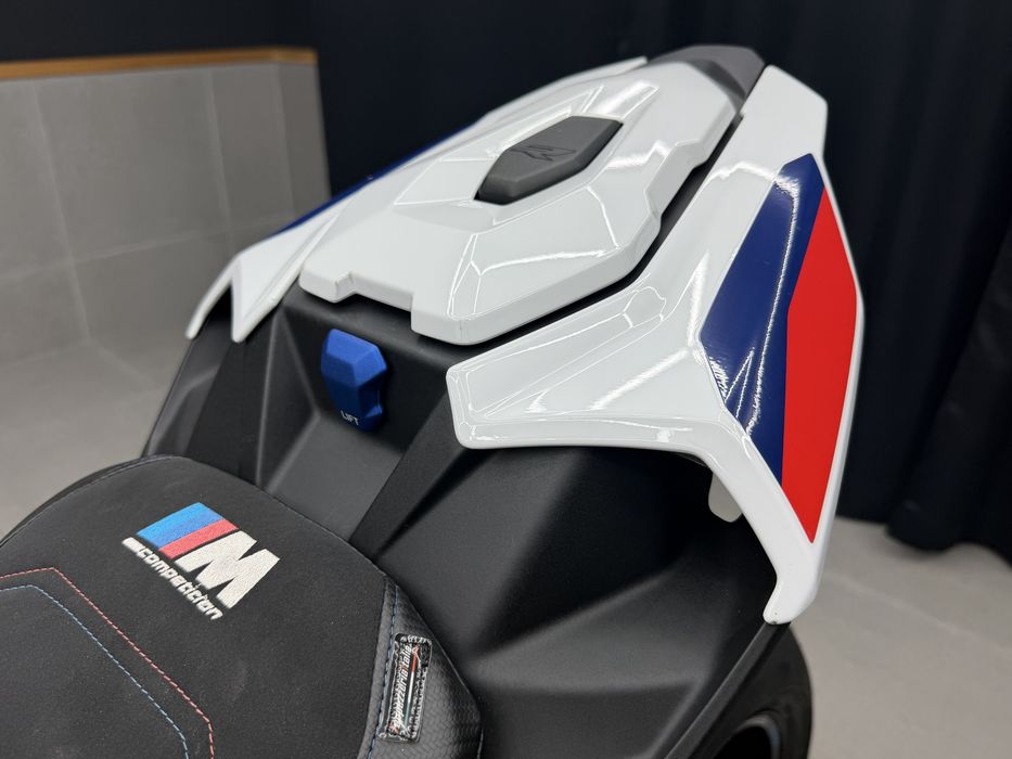 M1000r akrapovic