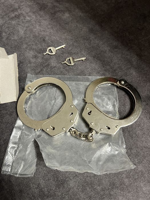 Дитячі іграшки, кайданки