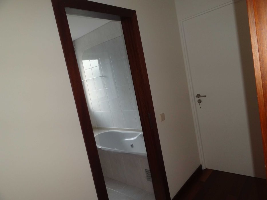 Quarto para arrendar a 5min da U.M Guimarães