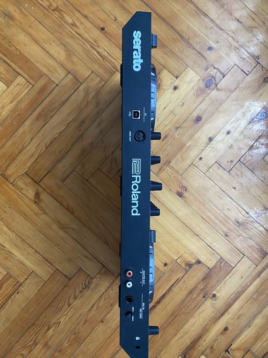 Контроллер Roland DJ 202 Serum