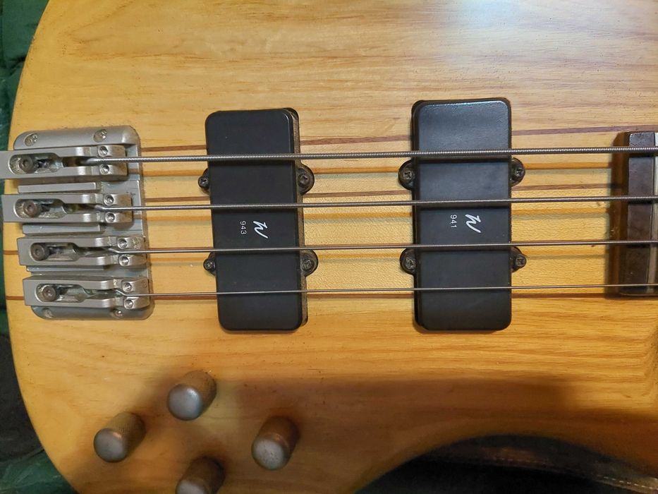 Vendo baixo Washburn Bantam RB 4000