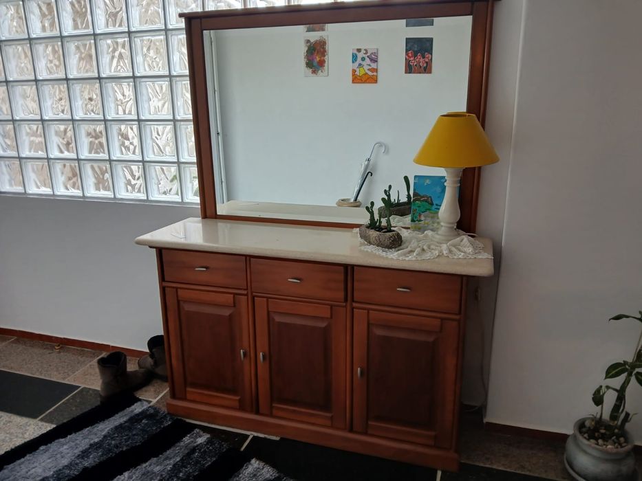 Cómoda entrada com espelho