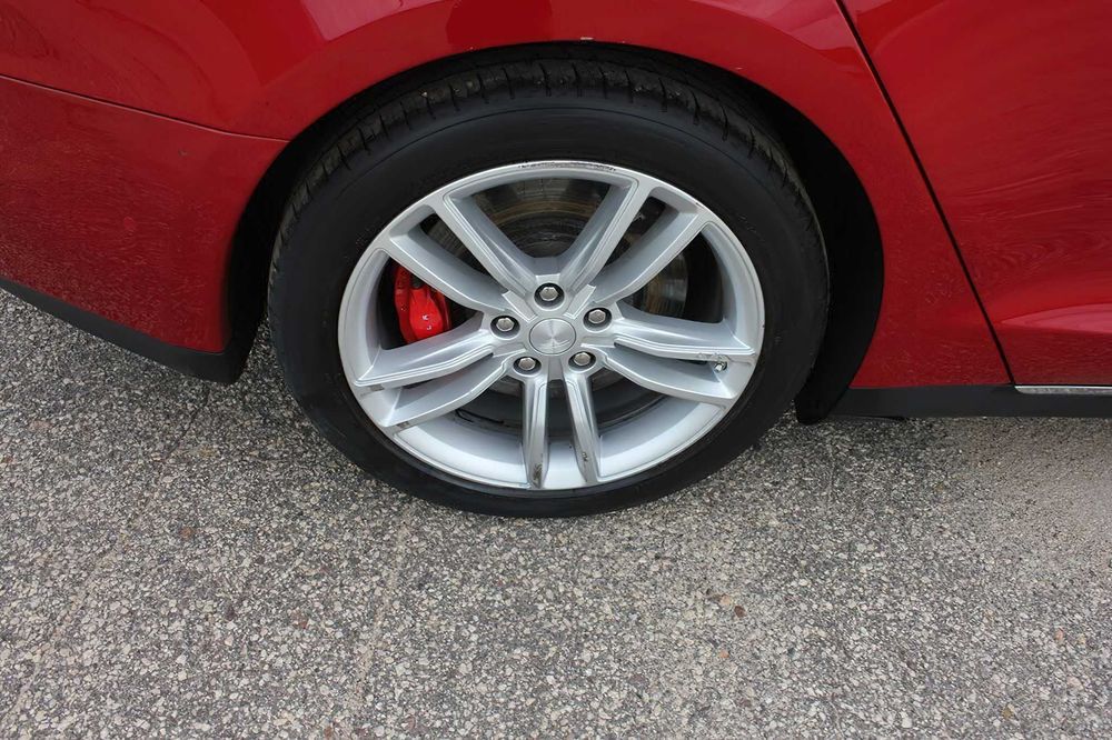 Tesla Model S P85D      2015
