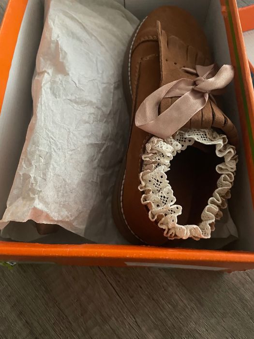 Sapato de criança novo n33