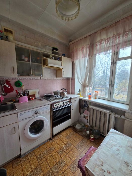 Продаж 2к.кв., окремі, вул. Бочарова, 3/5 /Шевченківський р-н/.